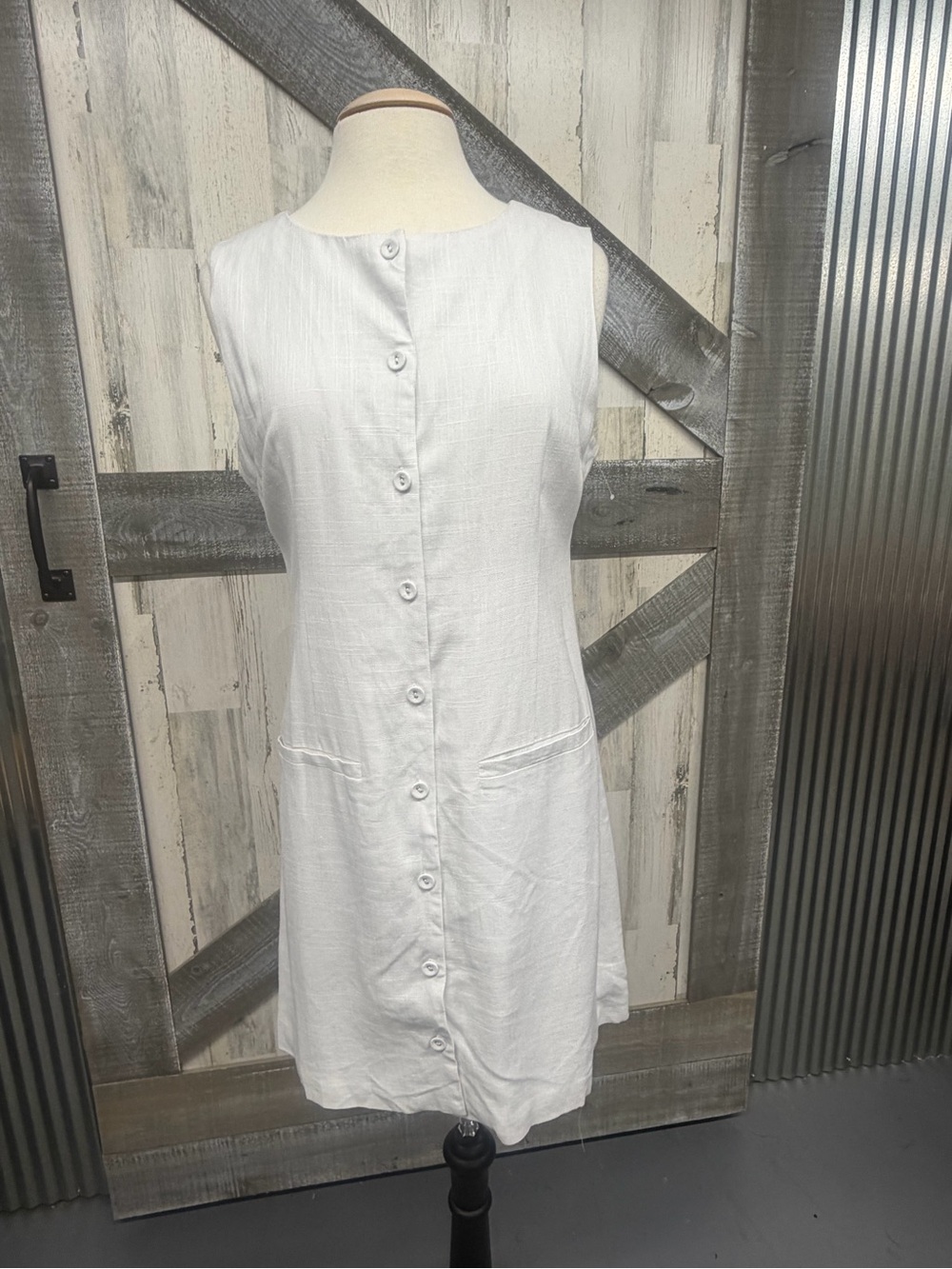 Sleeveless White Shift Dress – Clean Minimalist Style